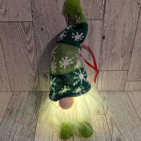 Green Knit Gnome with Star Hat - Picture 2 of 3